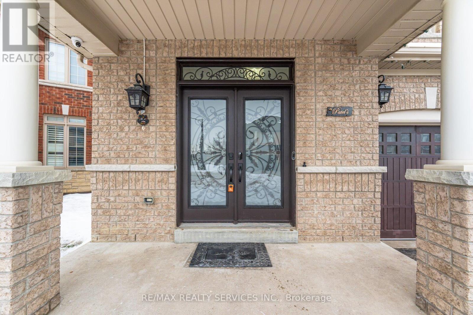 Property at 71 VANDERPOOL CRESCENT image 4