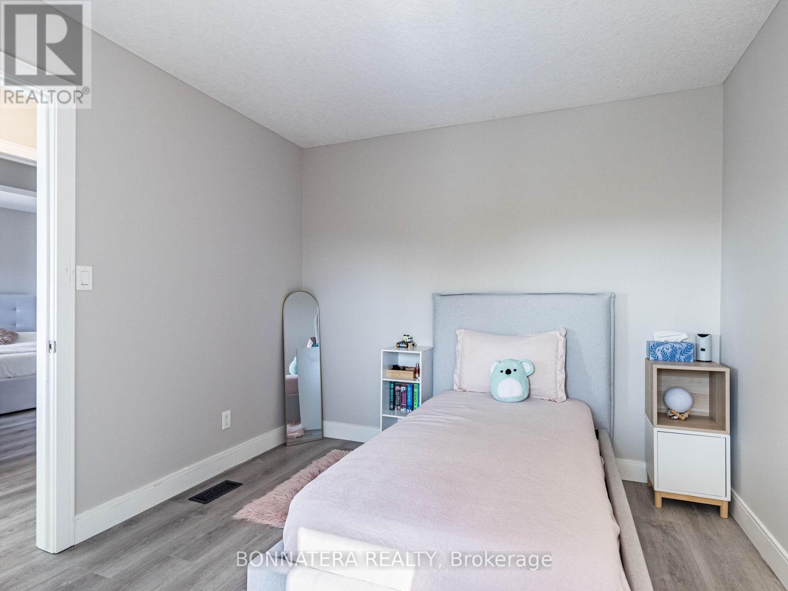 7 - 32 Arkell Road, Guelph, Ontario  N1G 5E7 - Photo 18 - X12226048