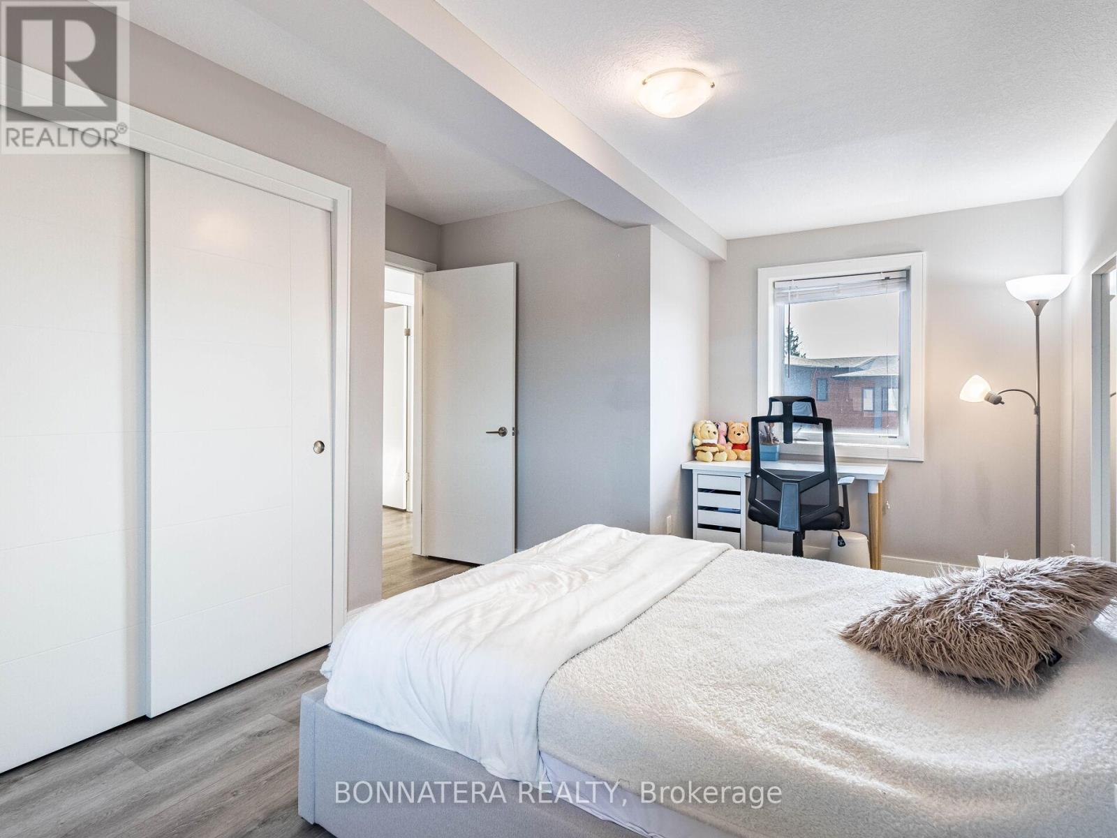 7 - 32 Arkell Road, Guelph, Ontario  N1G 5E7 - Photo 21 - X12226048