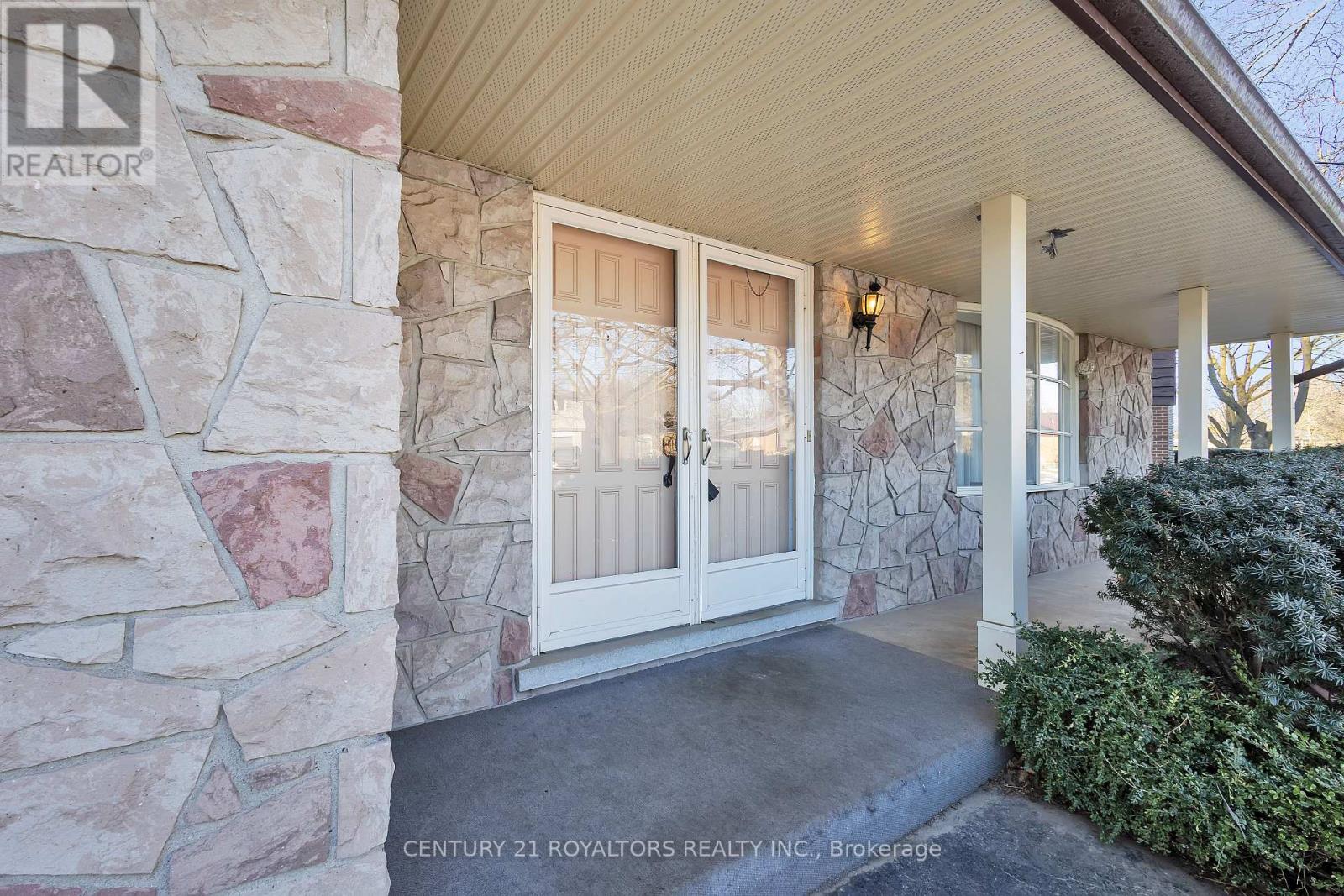 Property at 279 KENNETH AVENUE image 4