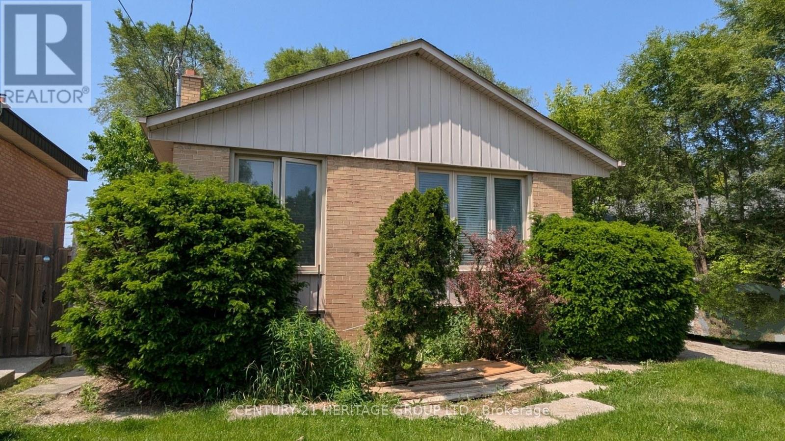Main - 138 Waterloo Avenue, Toronto, Ontario  M3H 3Y8 - Photo 1 - C12226118