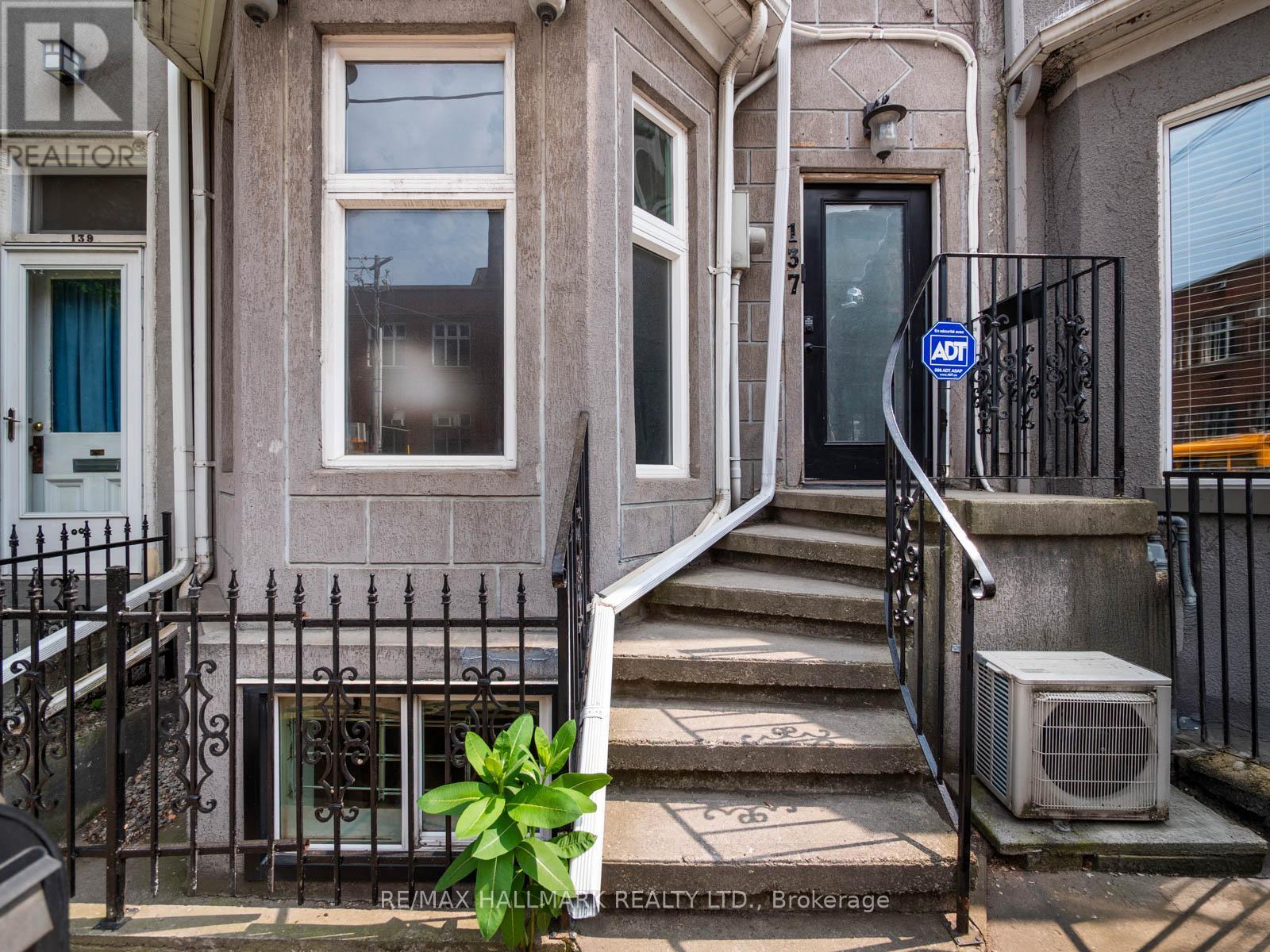 Property at 137 GERRARD STREET E image 2