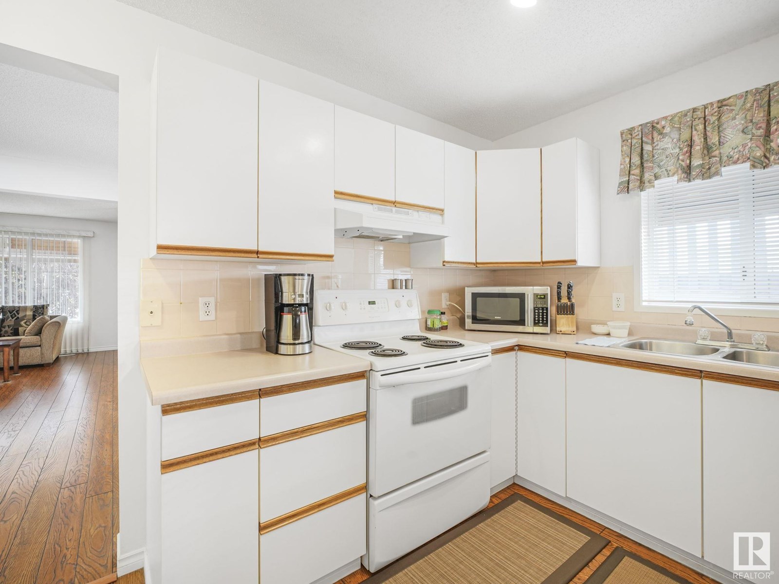 Property at 9404 102A AV NW image 5