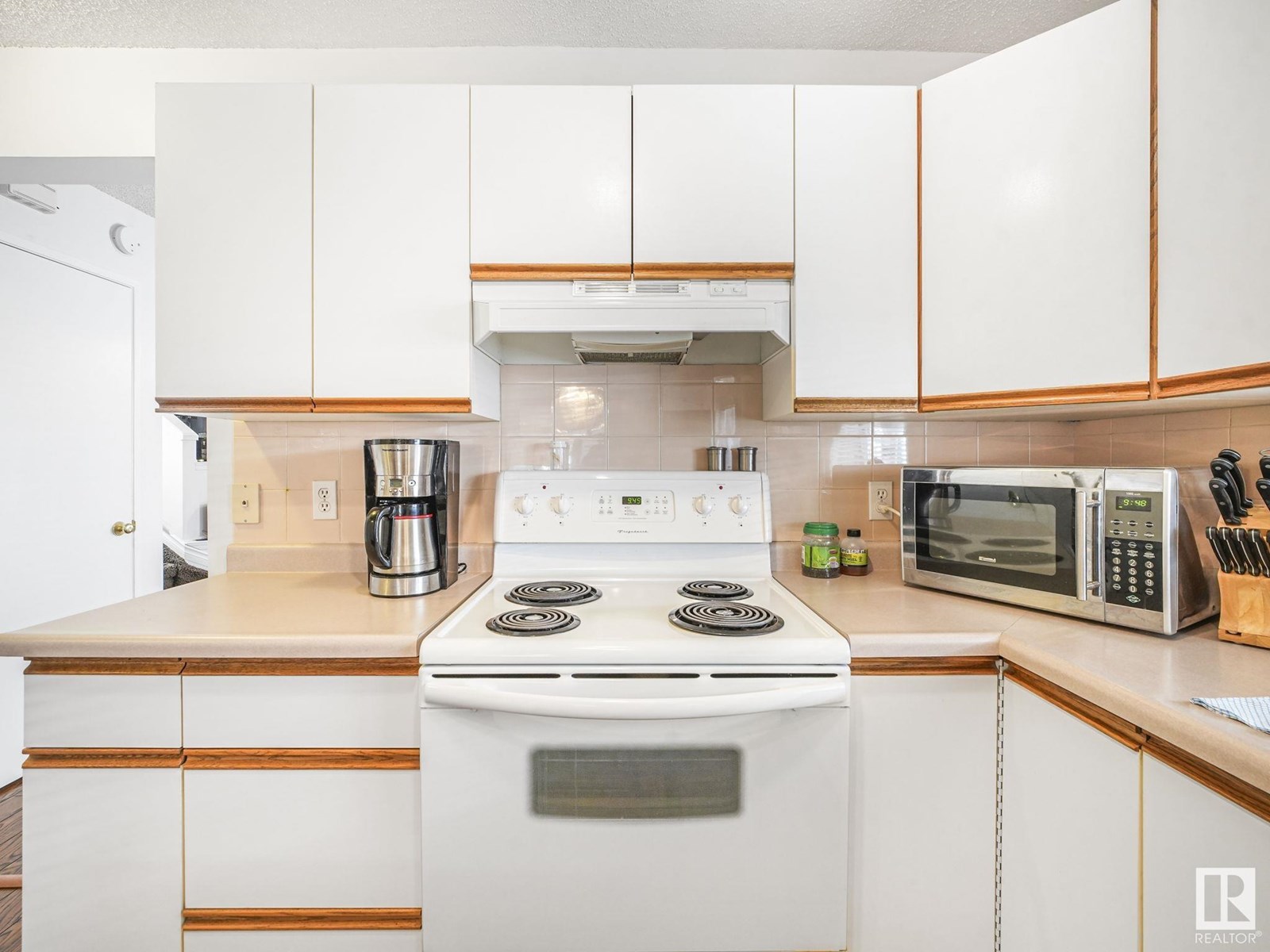 Property at 9404 102A AV NW image 4