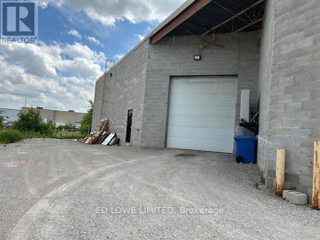 21 Hooper Road, Barrie (0 East), Ontario  L4N 9S3 - Photo 2 - S12226222