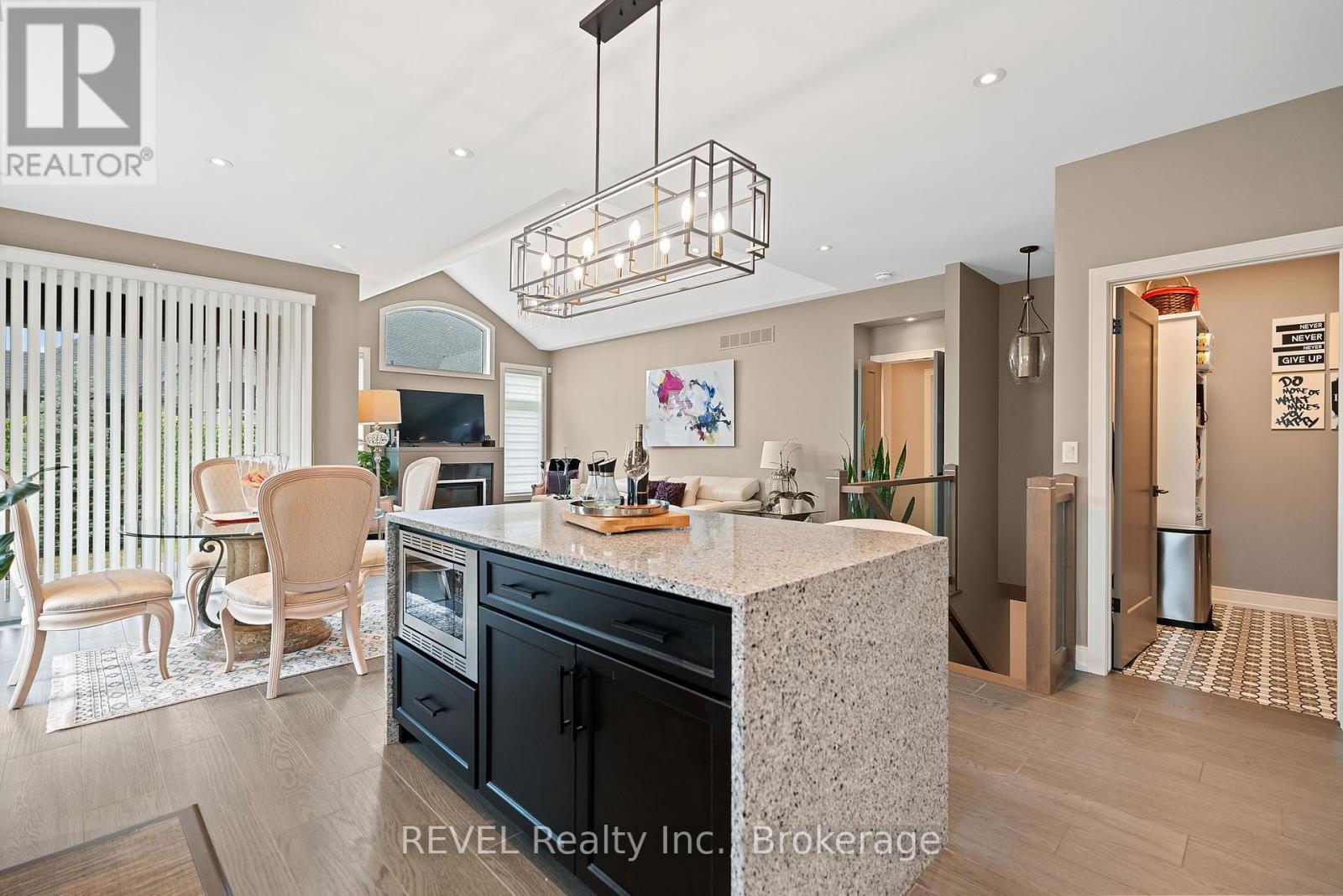 120 Carrick Trail, Welland, Ontario  L3B 0E8 - Photo 10 - X12226419