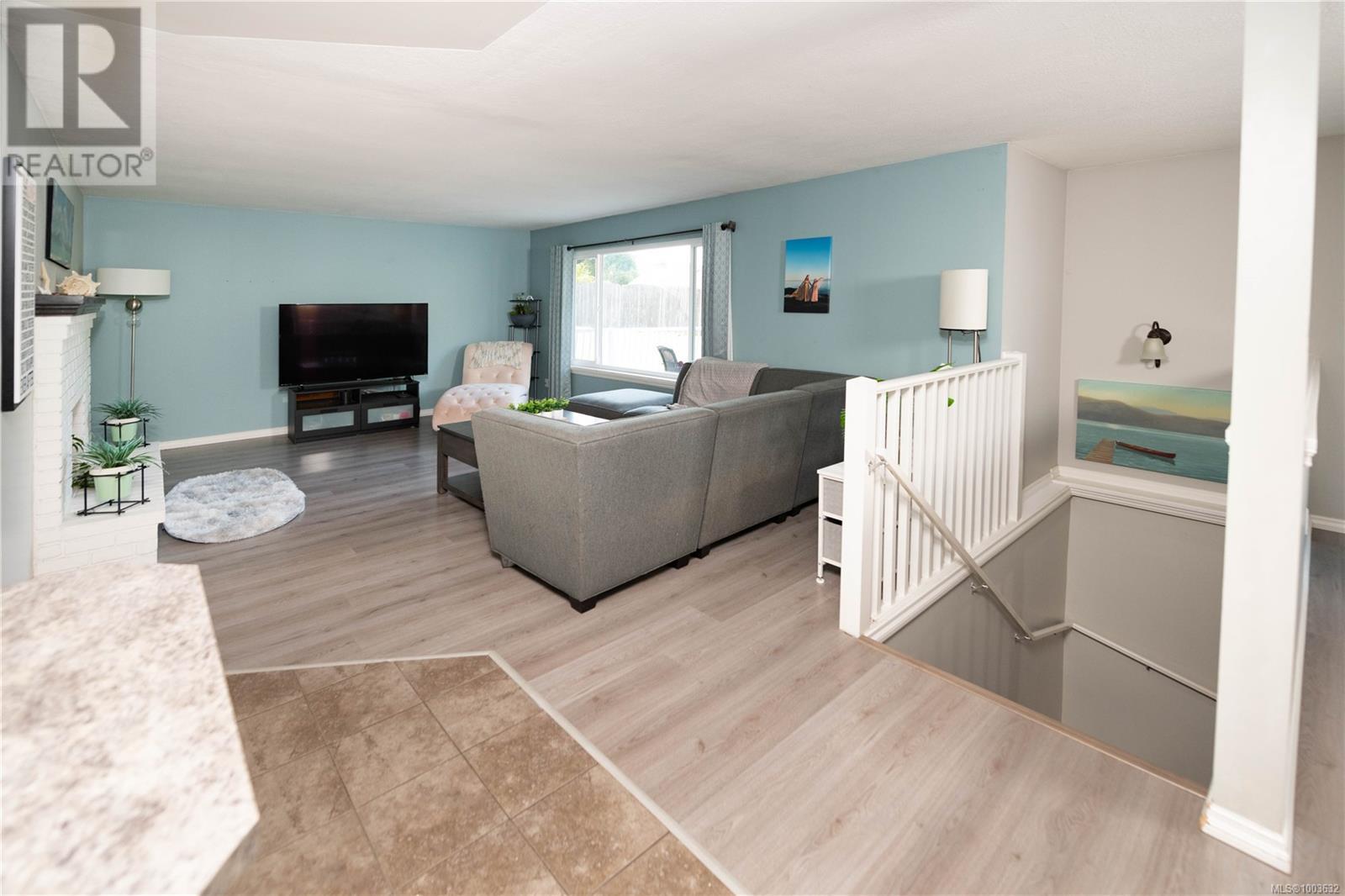 Property at 791 Cecil Blogg Dr image 3