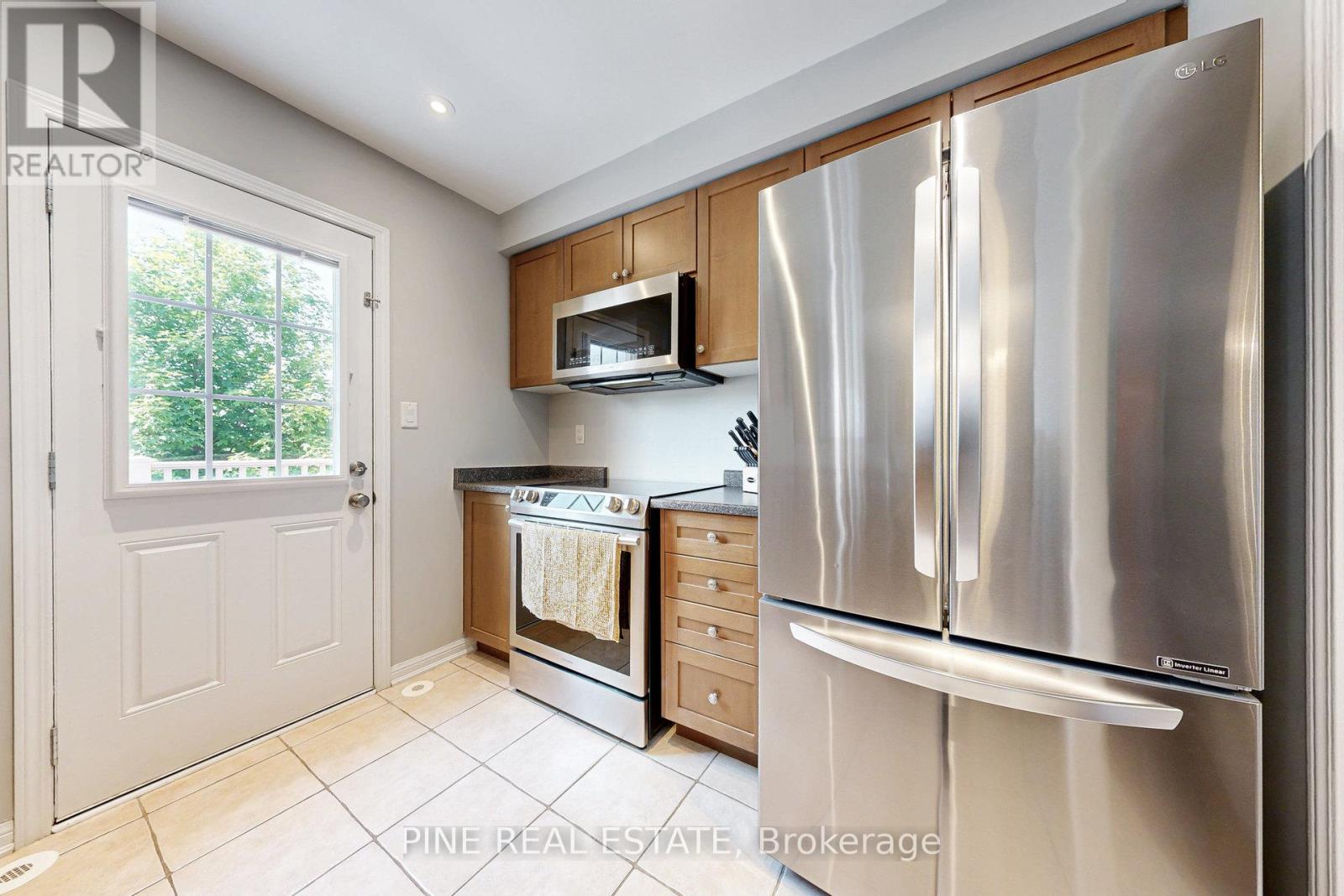 649 Speyer Circle, Milton, Ontario  L9T 0Y5 - Photo 11 - W12226144