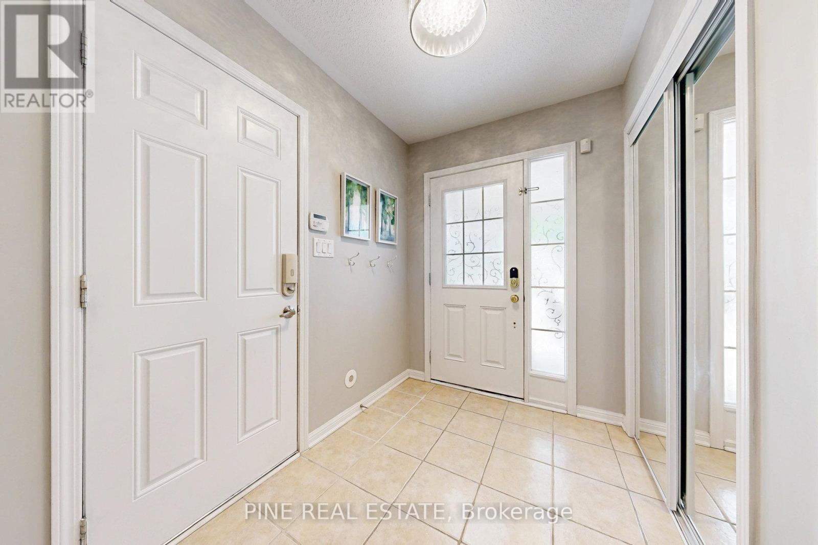 649 Speyer Circle, Milton, Ontario  L9T 0Y5 - Photo 6 - W12226144