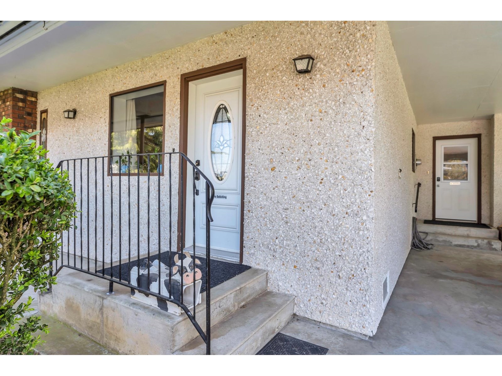 Property at 34612 2 AVENUE image 2