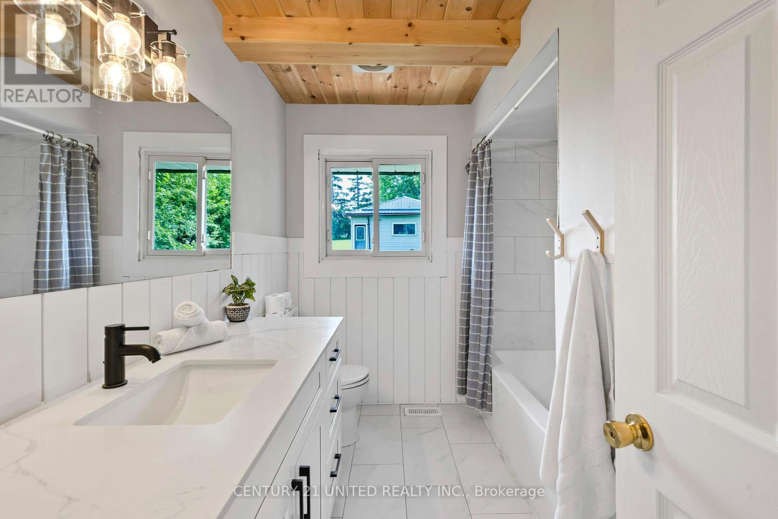 1749 Youngs Point Road, Selwyn, Ontario  K0L 2H0 - Photo 25 - X12226393