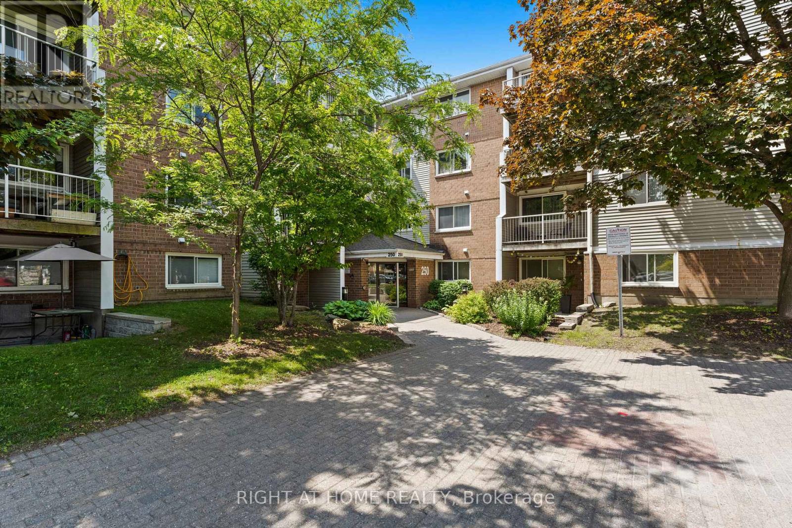 Property at 207 - 250 BRITTANY DRIVE image 3