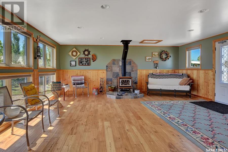 Property at 400 Lakeshore DRIVE image 5