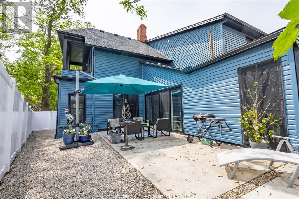 Property at 261 DIVISION STREET South image 3
