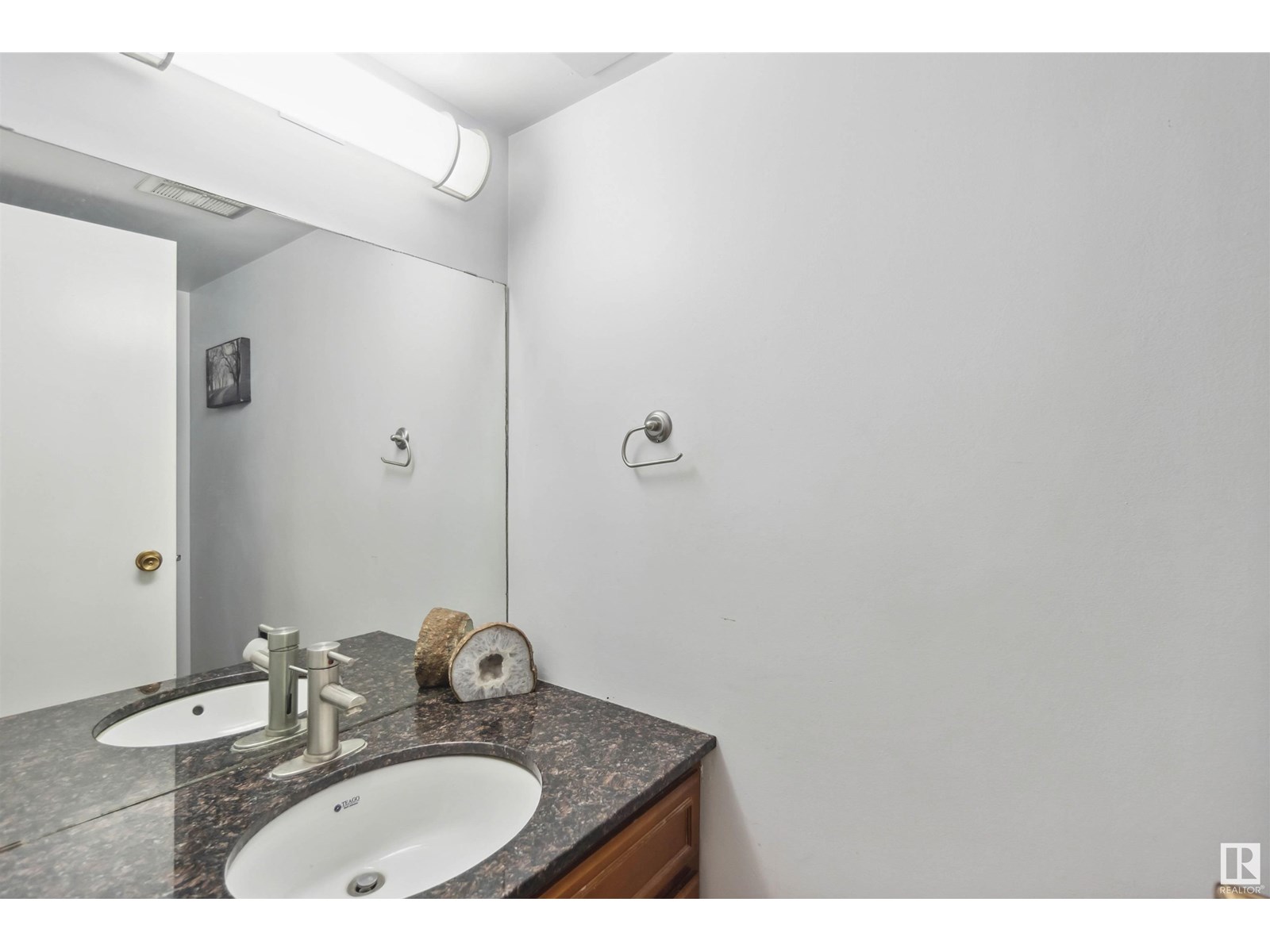 Property at 3054 108 ST NW image 3