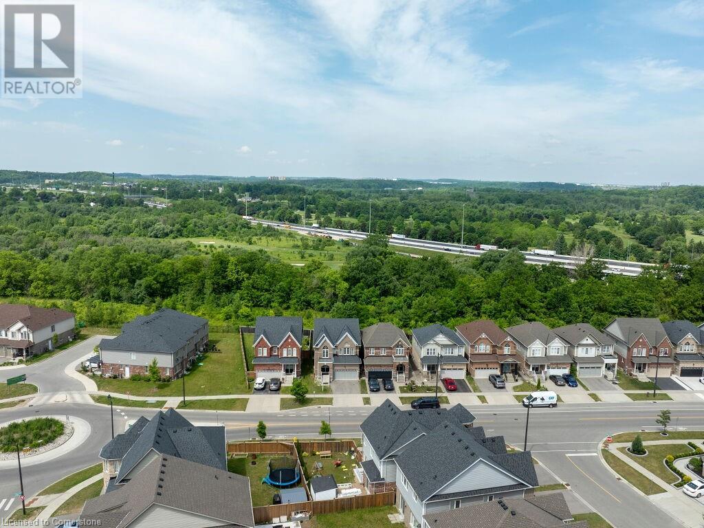Property at 552 LINDEN Drive image 2