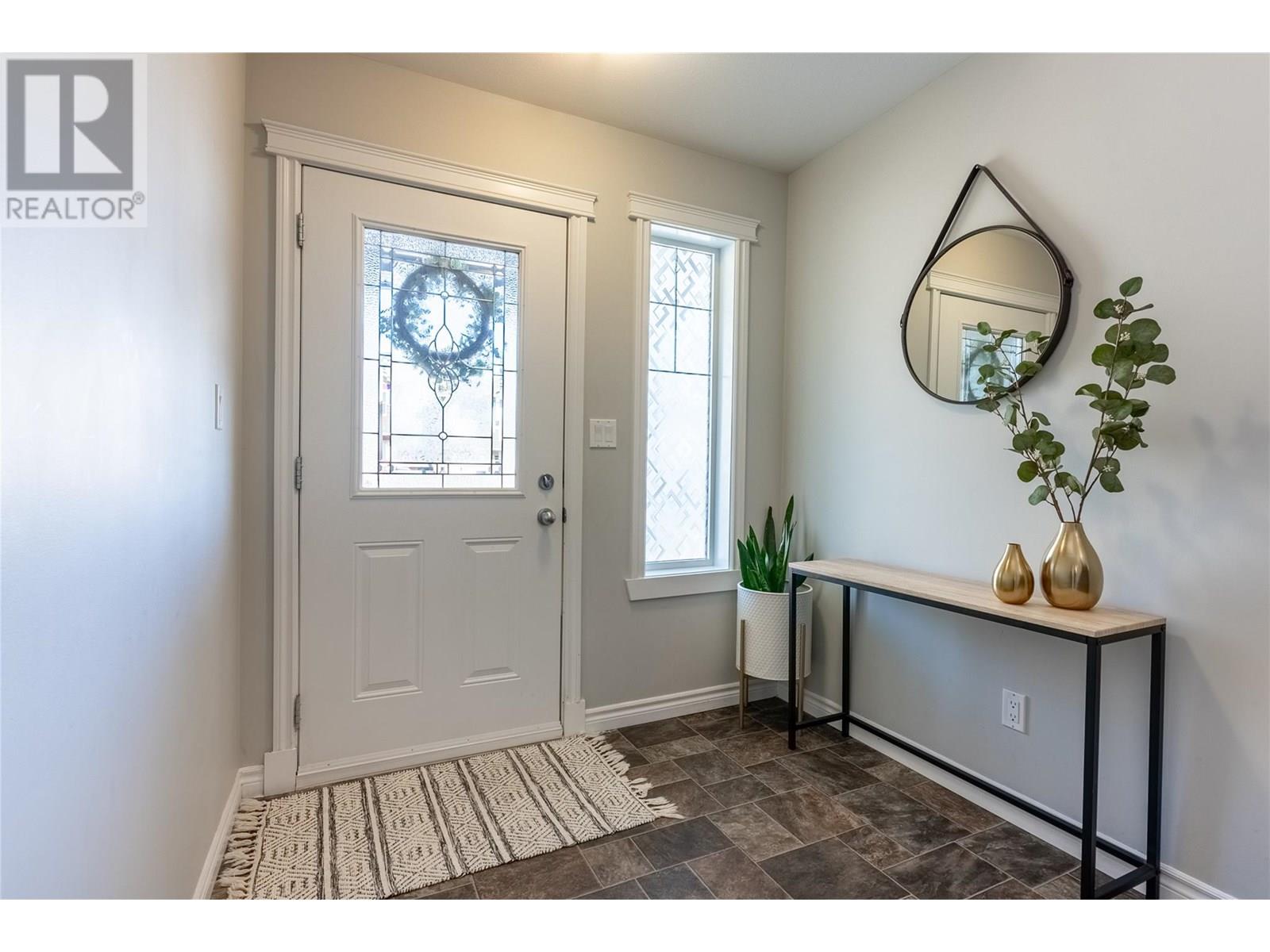 Property at 1808 PRIMROSE Crescent image 2