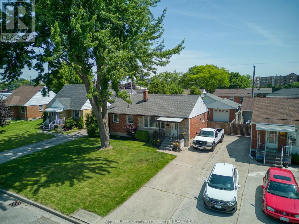 Property at 852 LAPORTE AVENUE image 4