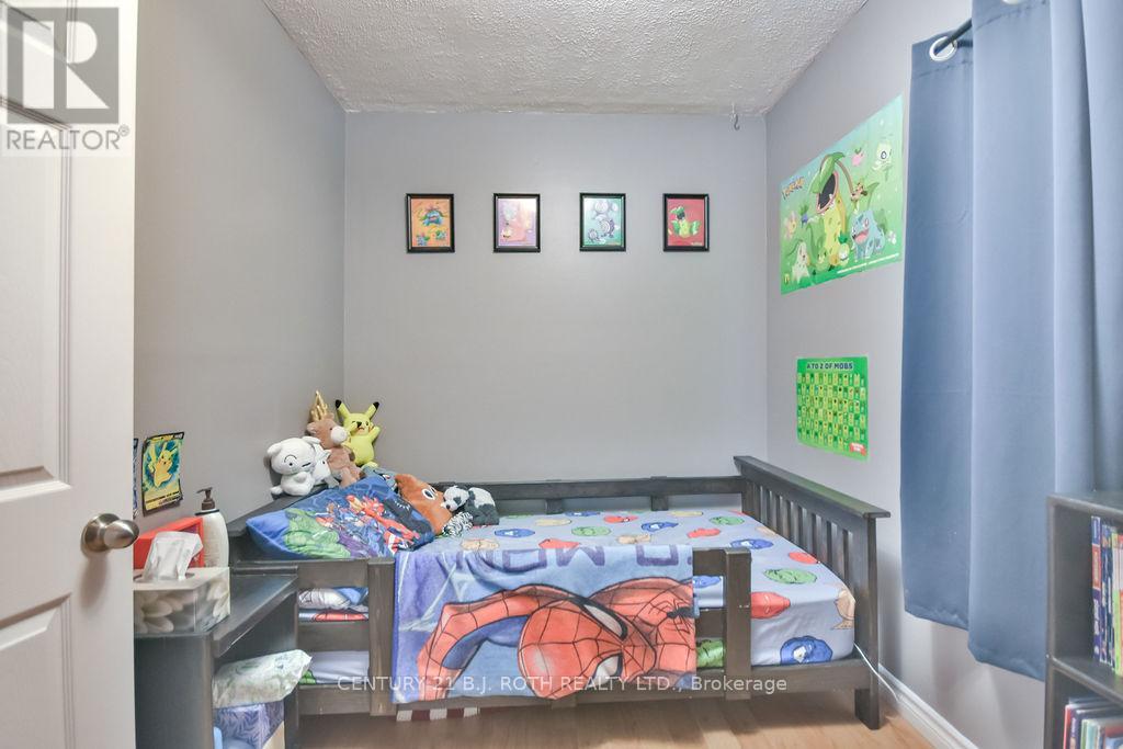 8 Summerset Place, Essa, Ontario  L3W 0G4 - Photo 11 - N11945884