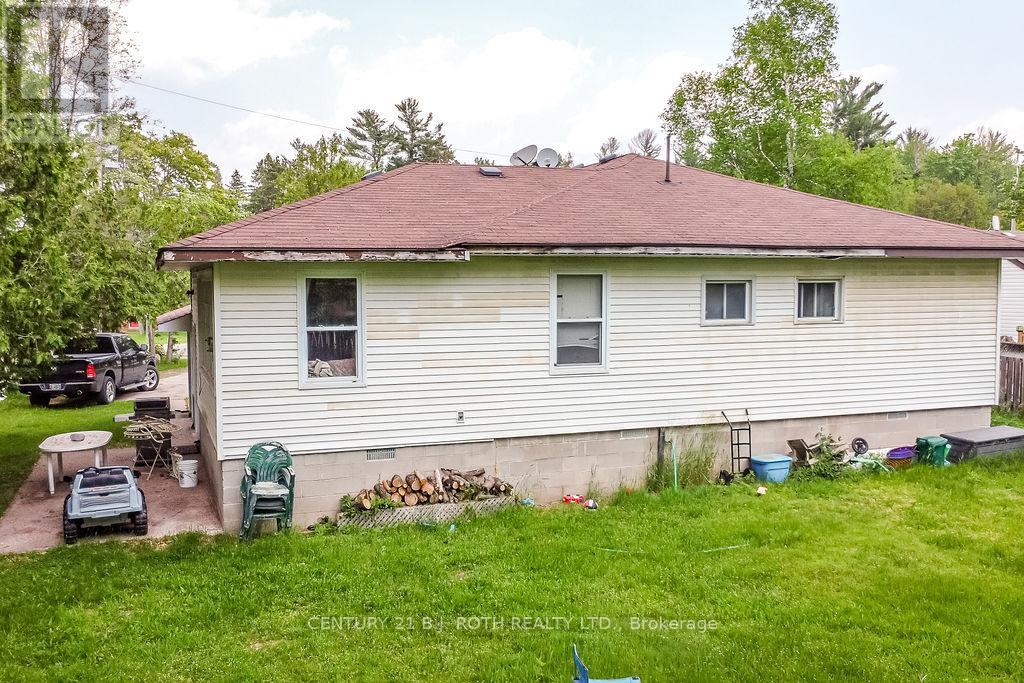 8 Summerset Place, Essa, Ontario  L3W 0G4 - Photo 8 - N11945884