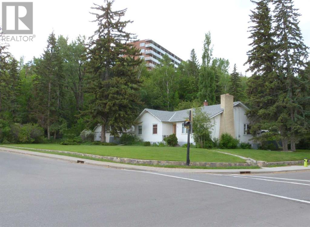 Property at 3205 4 Street SW image 3