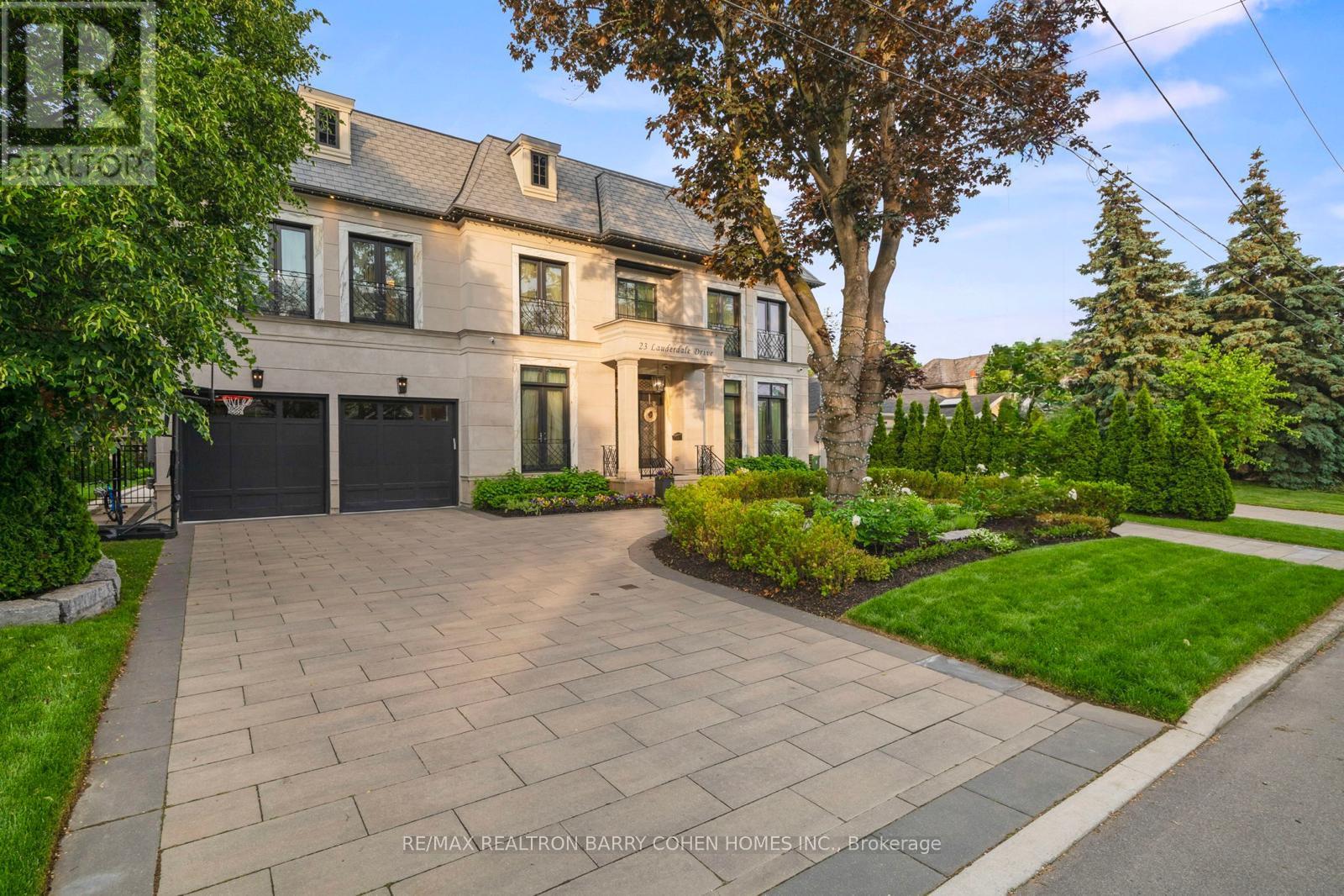 23 Lauderdale Drive, Toronto (St. Andrew-Windfields), Ontario  M2L 2A8 - Photo 2 - C12226288