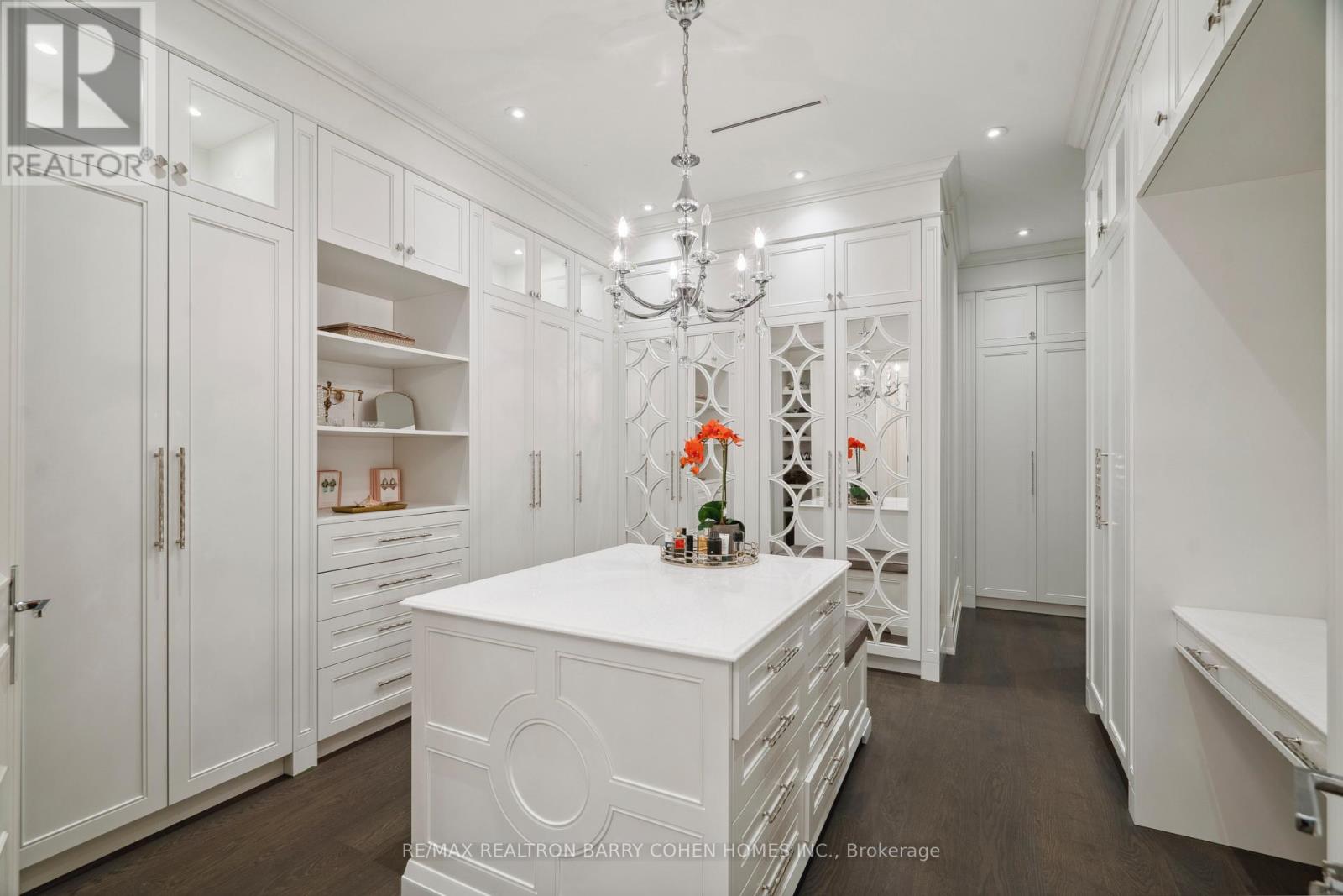 23 Lauderdale Drive, Toronto (St. Andrew-Windfields), Ontario  M2L 2A8 - Photo 22 - C12226288