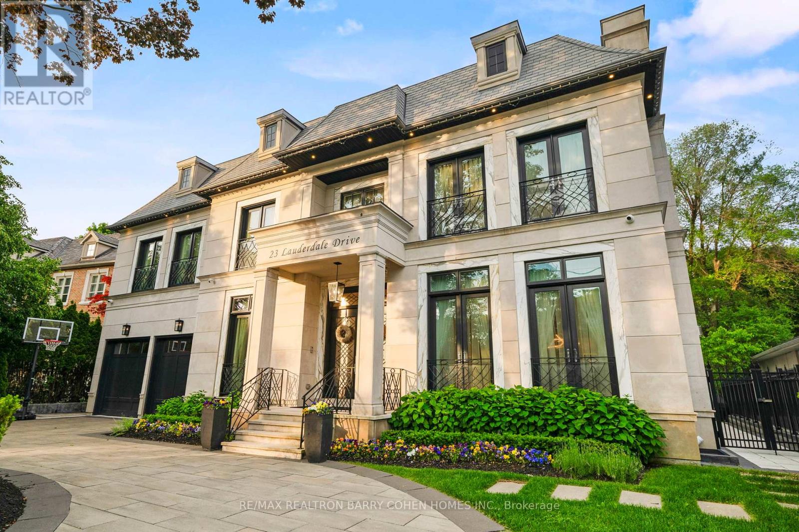 23 Lauderdale Drive, Toronto (St. Andrew-Windfields), Ontario  M2L 2A8 - Photo 3 - C12226288