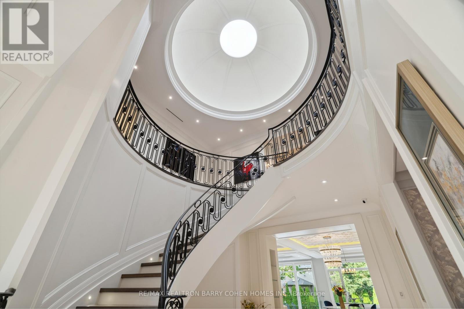 23 Lauderdale Drive, Toronto (St. Andrew-Windfields), Ontario  M2L 2A8 - Photo 6 - C12226288