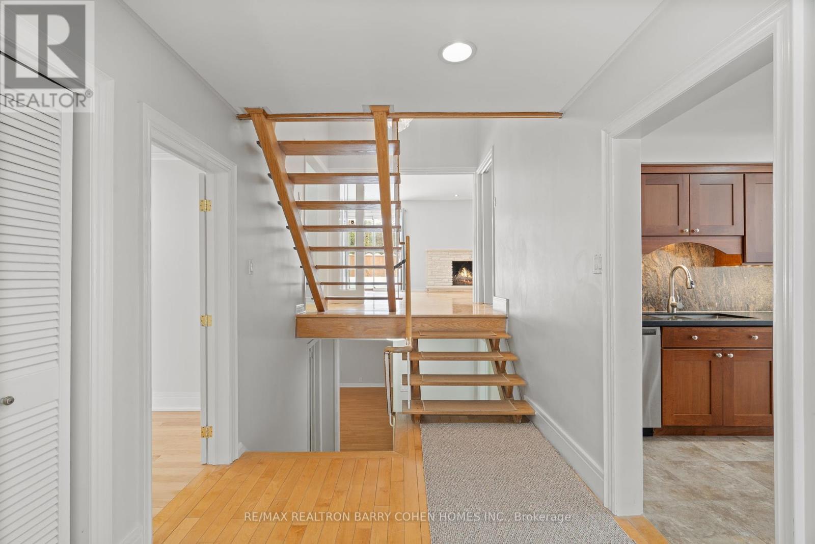 371 Woodsworth Road, Toronto (St. Andrew-Windfields), Ontario  M2L 2T8 - Photo 11 - C12226328