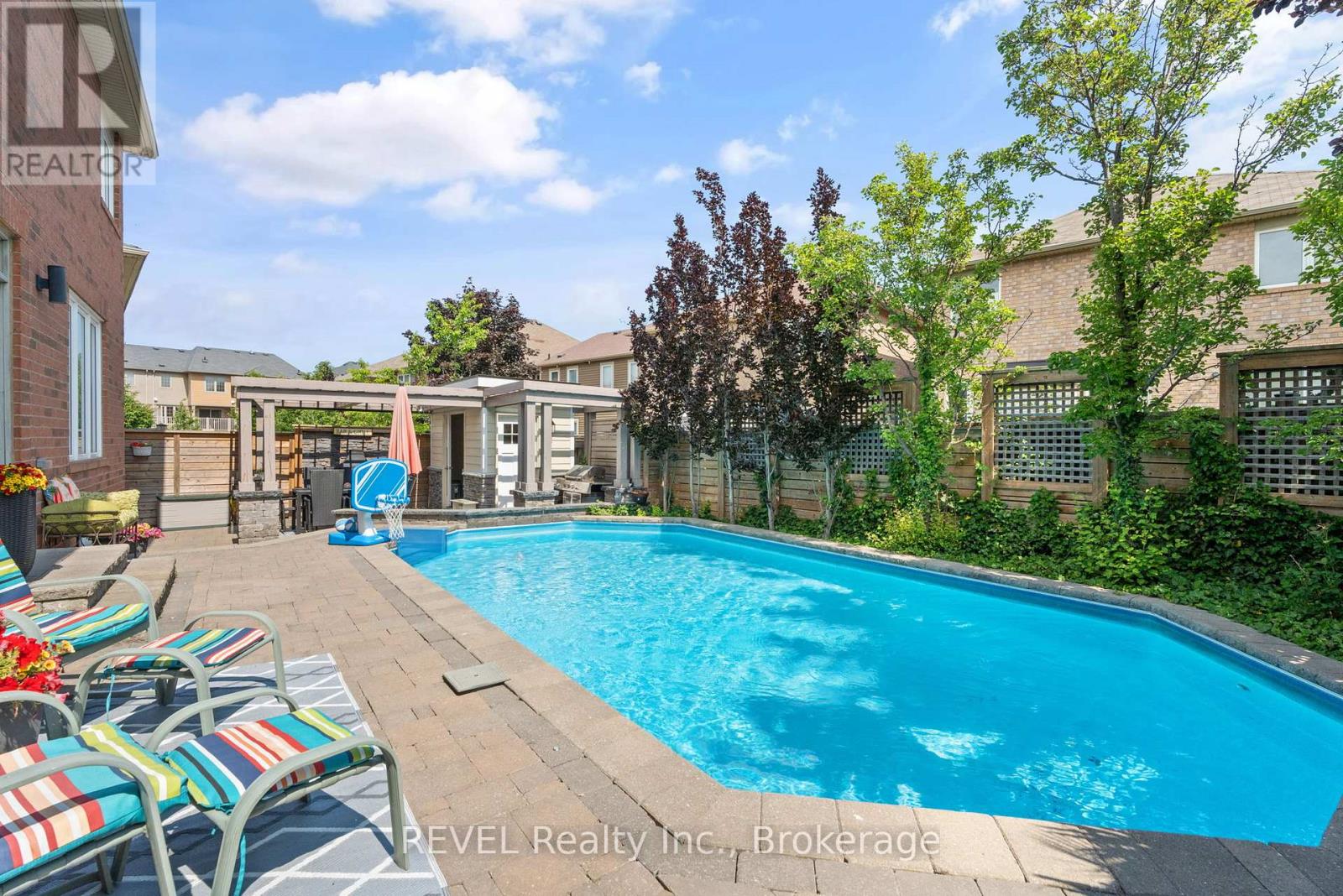 Property at 401 SCHREYER CRESCENT image 3
