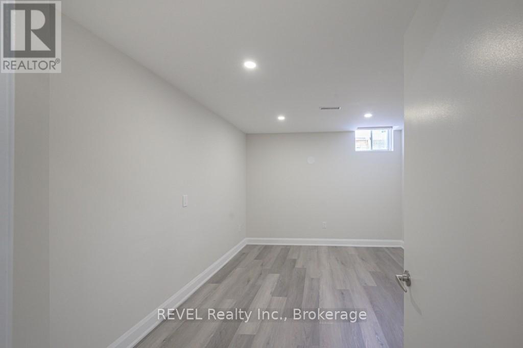 401 Schreyer Crescent, Milton, Ontario  L9T 7T2 - Photo 45 - W12226524
