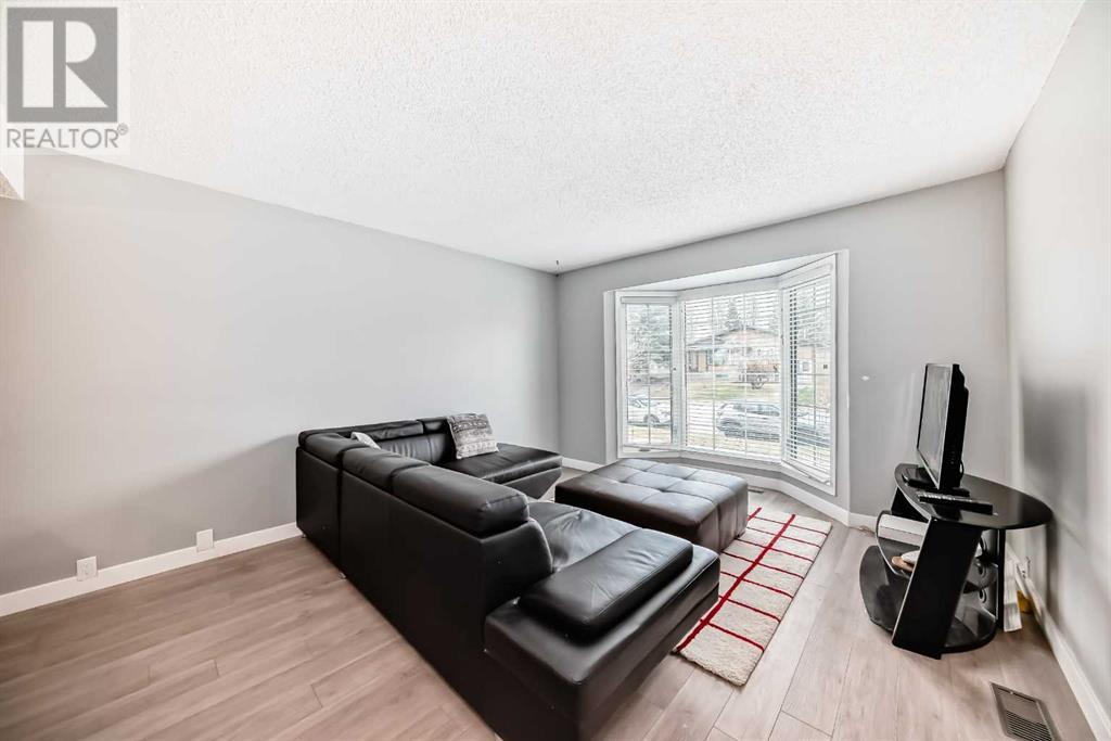 Property at 26 Bernard Drive NW image 5