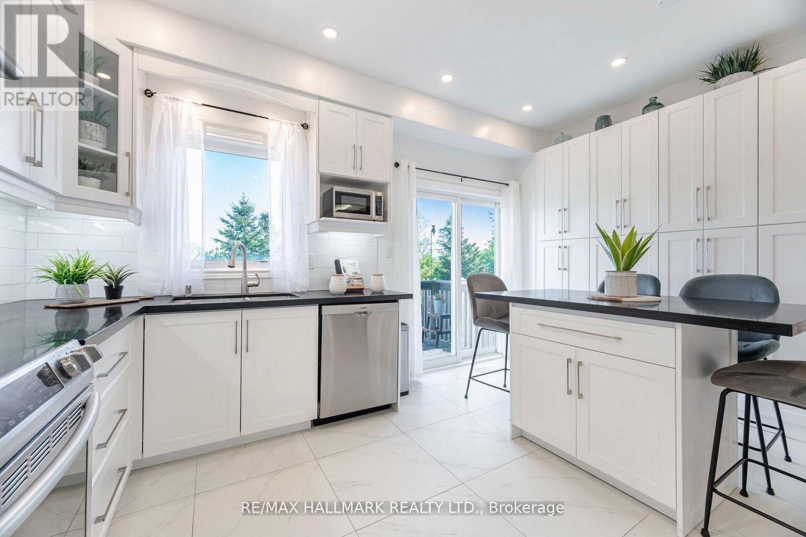 Property at 569 REEVES WAY BOULEVARD image 1