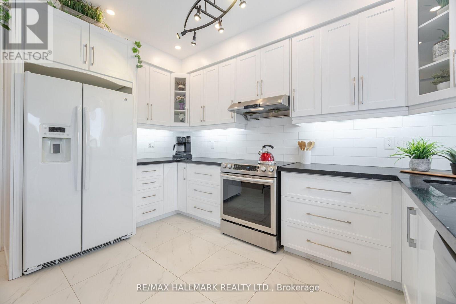 Property at 569 REEVES WAY BOULEVARD image 2