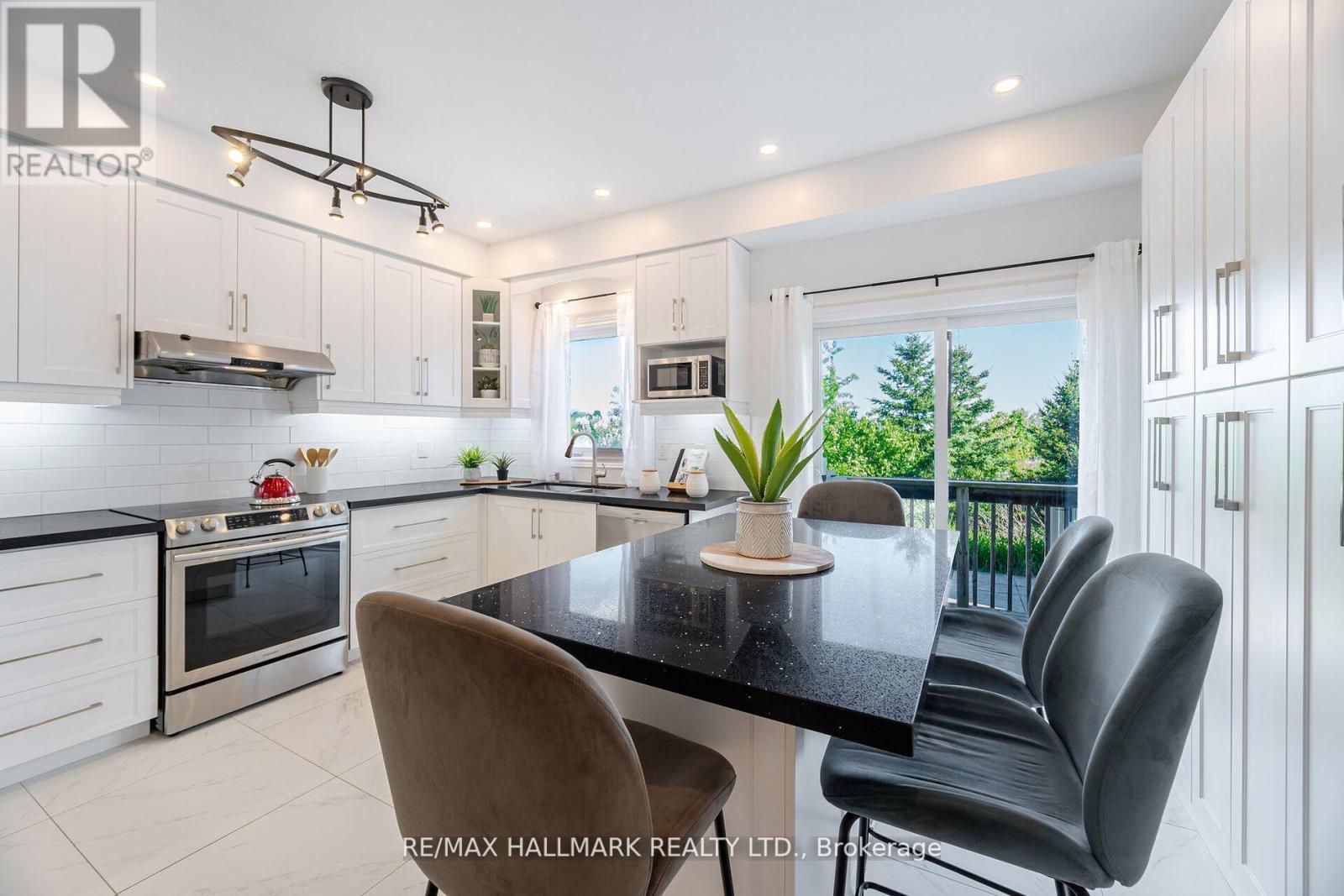 Property at 569 REEVES WAY BOULEVARD image 3
