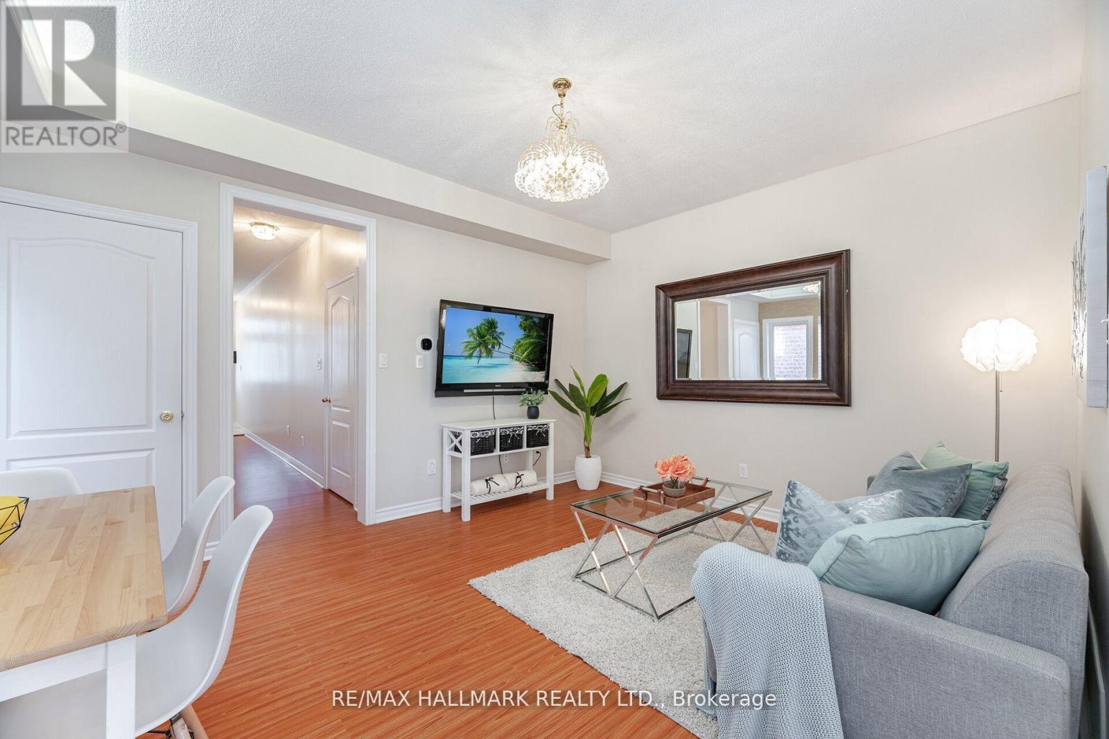 Property at 569 REEVES WAY BOULEVARD image 4