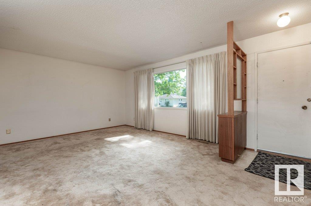 Property at 32 STARLING DR image 4