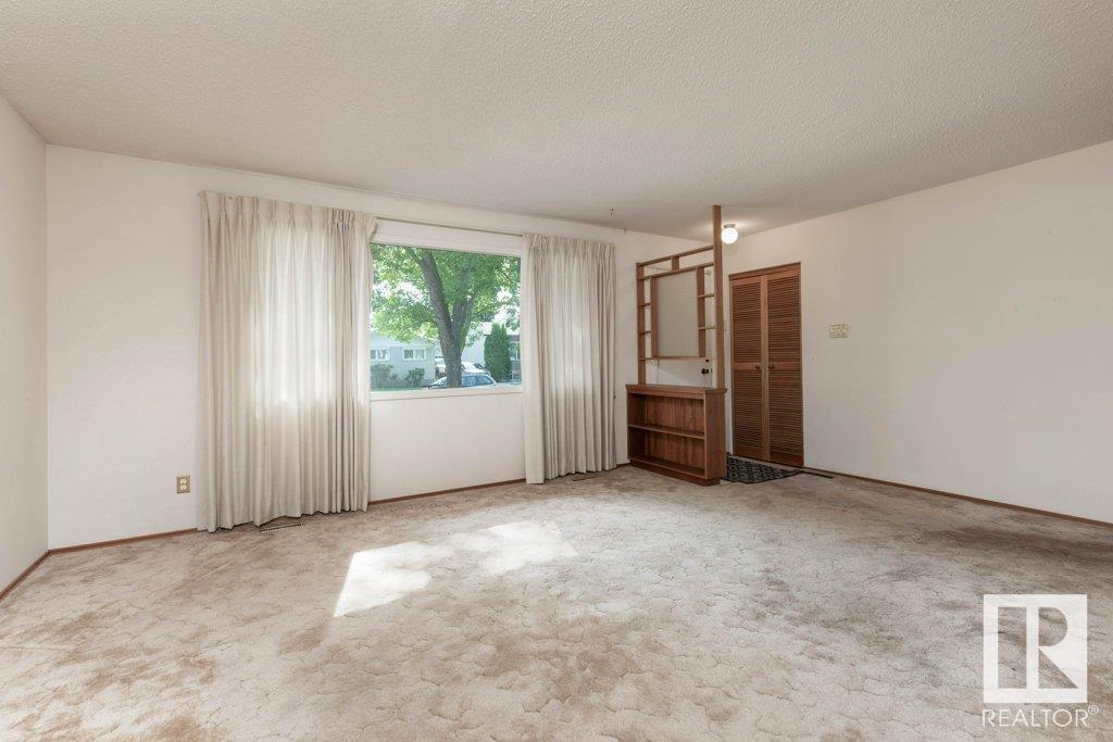 Property at 32 STARLING DR image 5