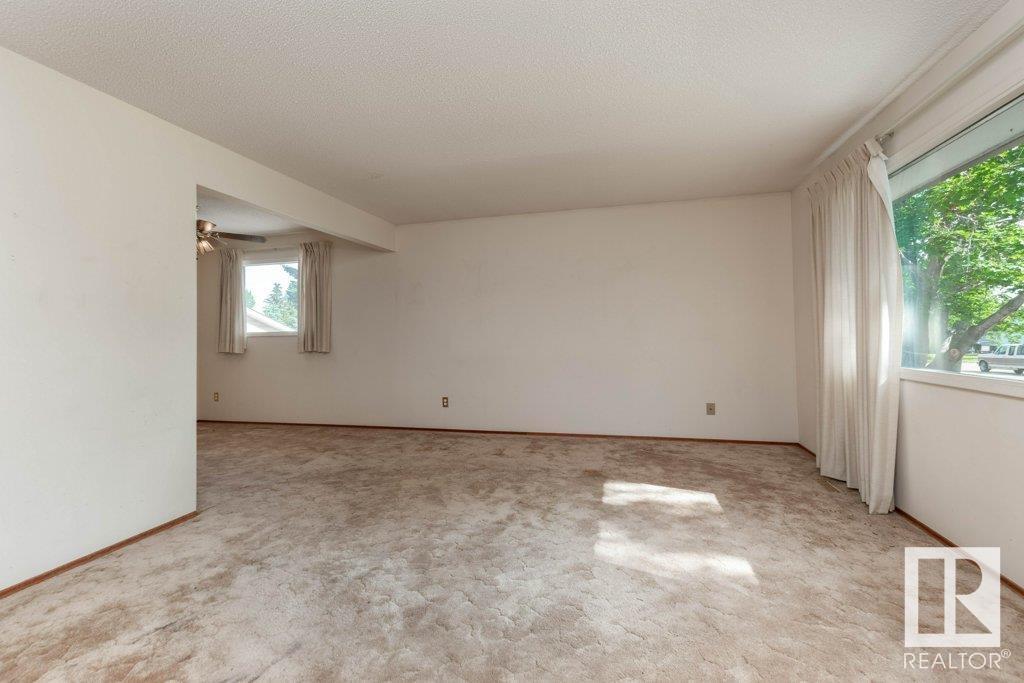 Property at 32 STARLING DR image 3