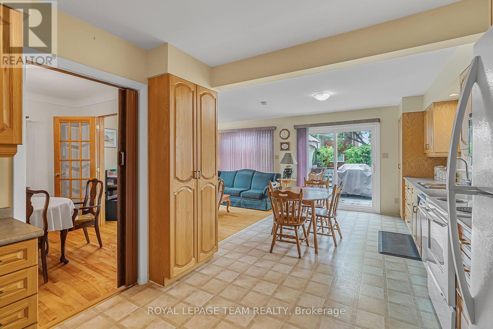 1166 Castle Hill Crescent, Ottawa, Ontario  K2C 2A8 - Photo 6 - X12226501