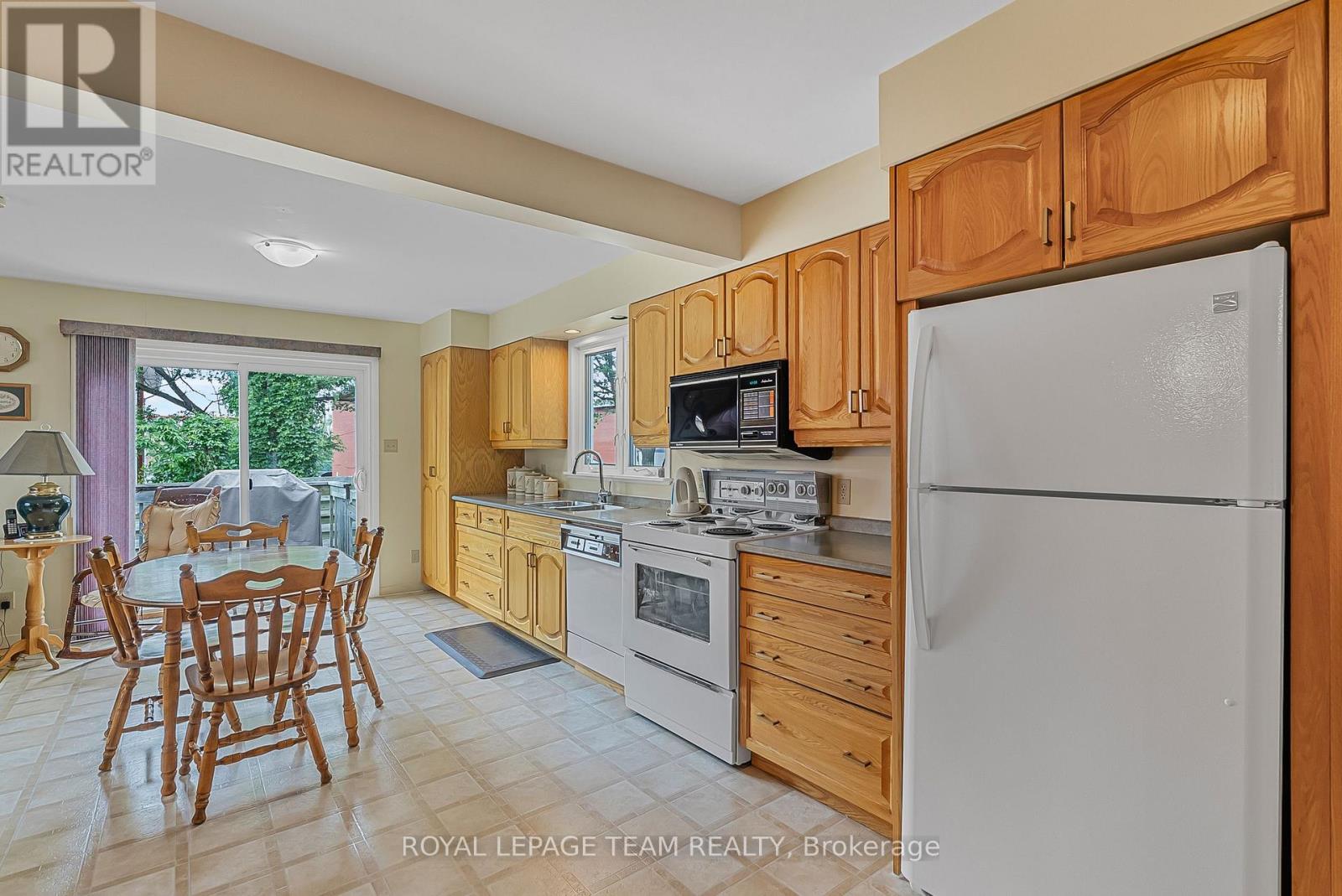 1166 Castle Hill Crescent, Ottawa, Ontario  K2C 2A8 - Photo 7 - X12226501