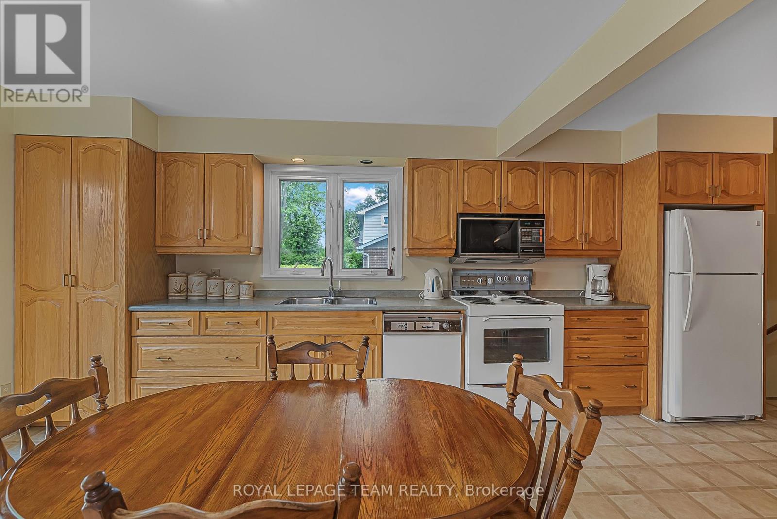 1166 Castle Hill Crescent, Ottawa, Ontario  K2C 2A8 - Photo 8 - X12226501