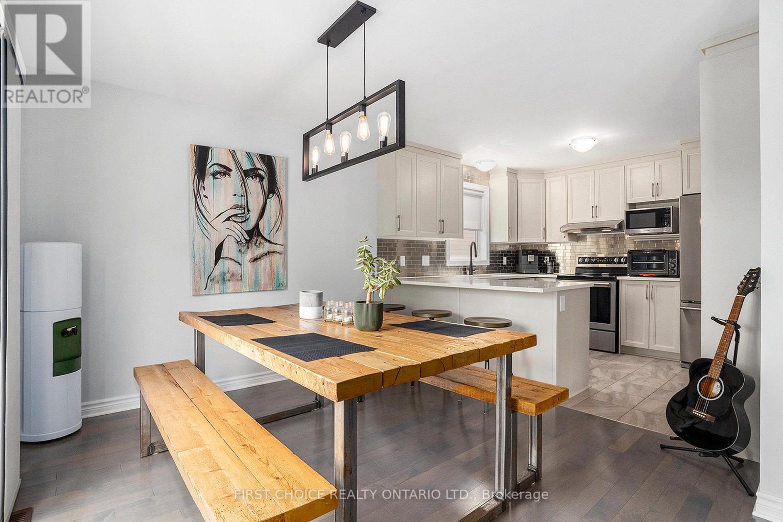 Property at 636 ROBERT STREET image 3