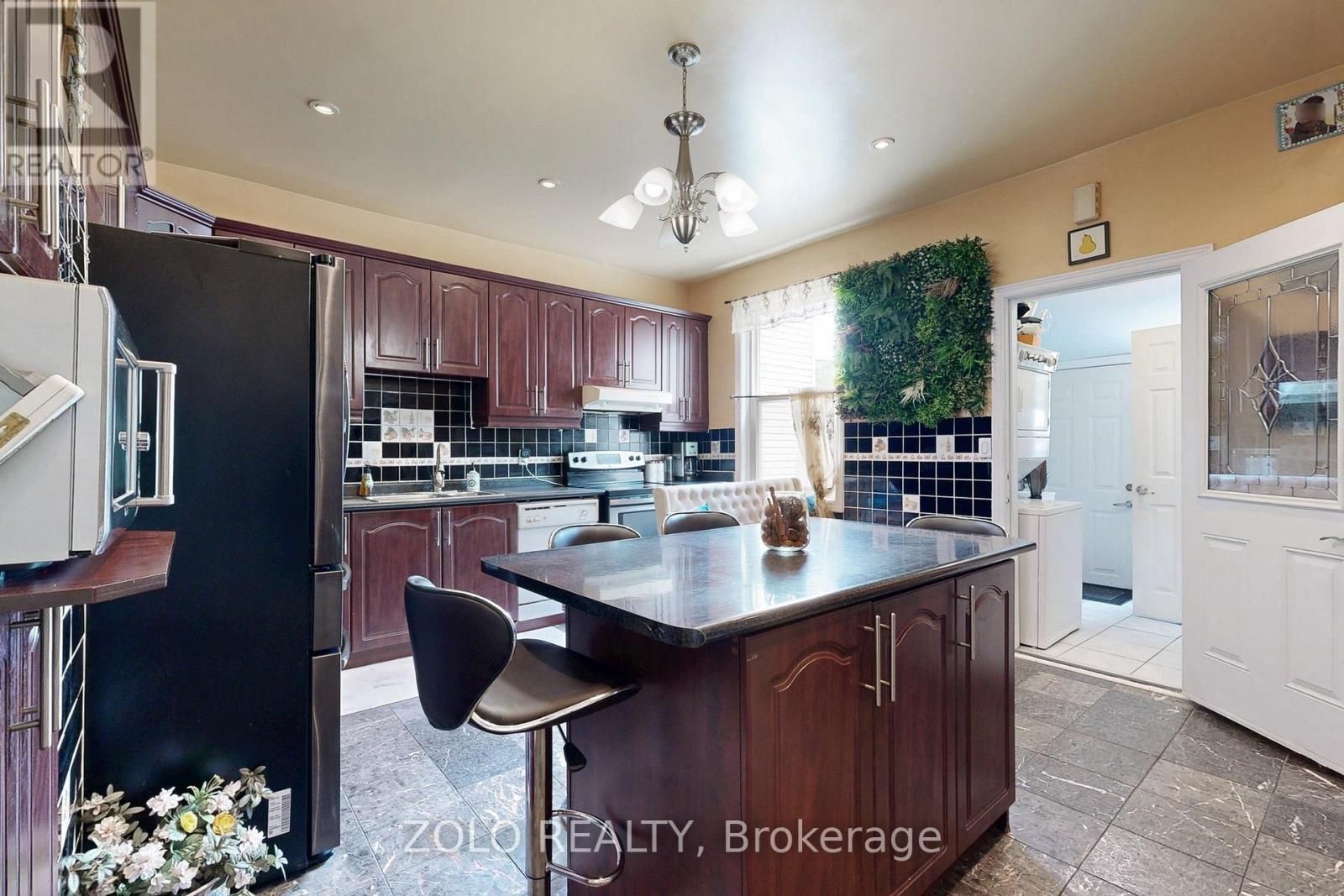1083 Dupont Street, Toronto (Dovercourt-Wallace Emerson-Junction), Ontario  M6H 1Z9 - Photo 6 - W12226265