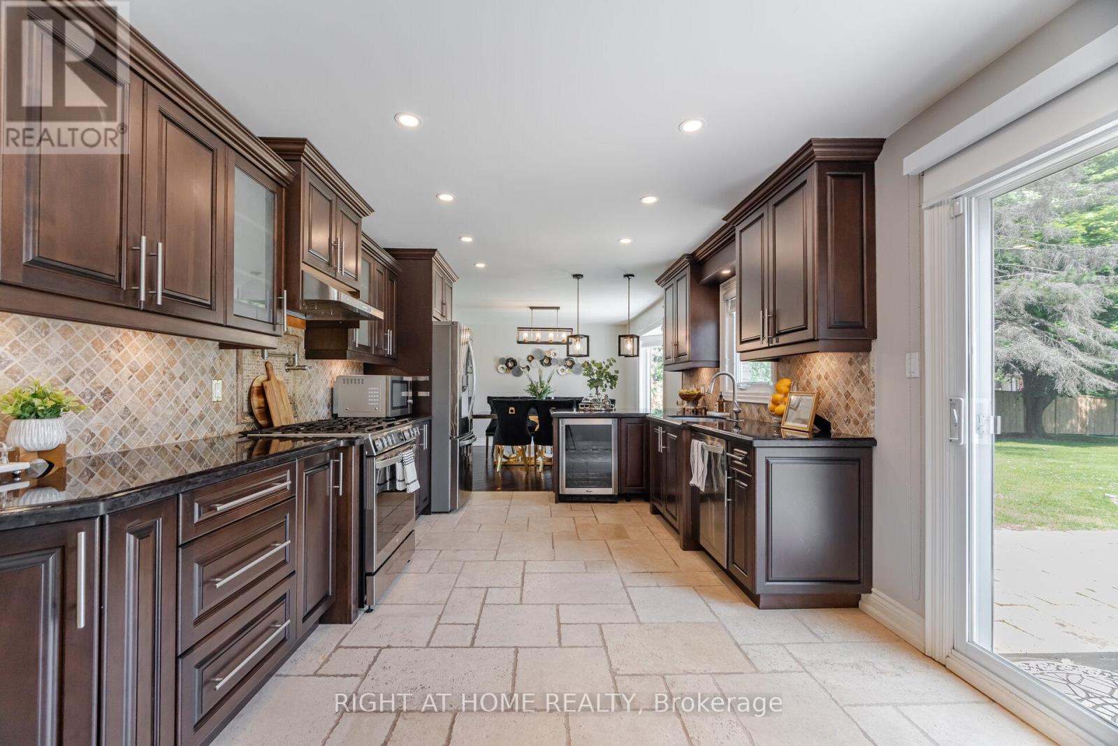 2579 Kenna Court, Mississauga (Sheridan), Ontario  L5K 2K4 - Photo 16 - W12226367