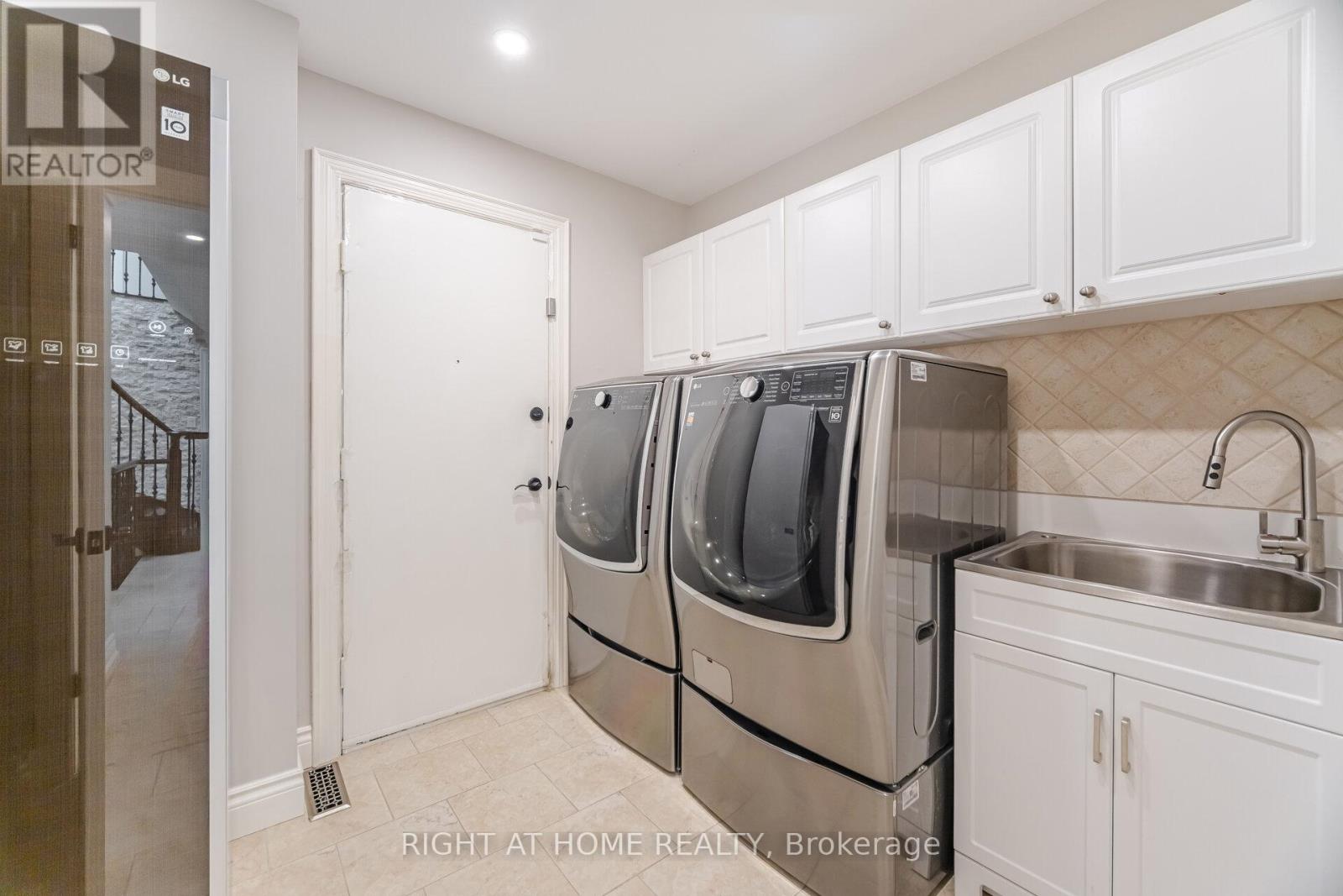 2579 Kenna Court, Mississauga (Sheridan), Ontario  L5K 2K4 - Photo 20 - W12226367