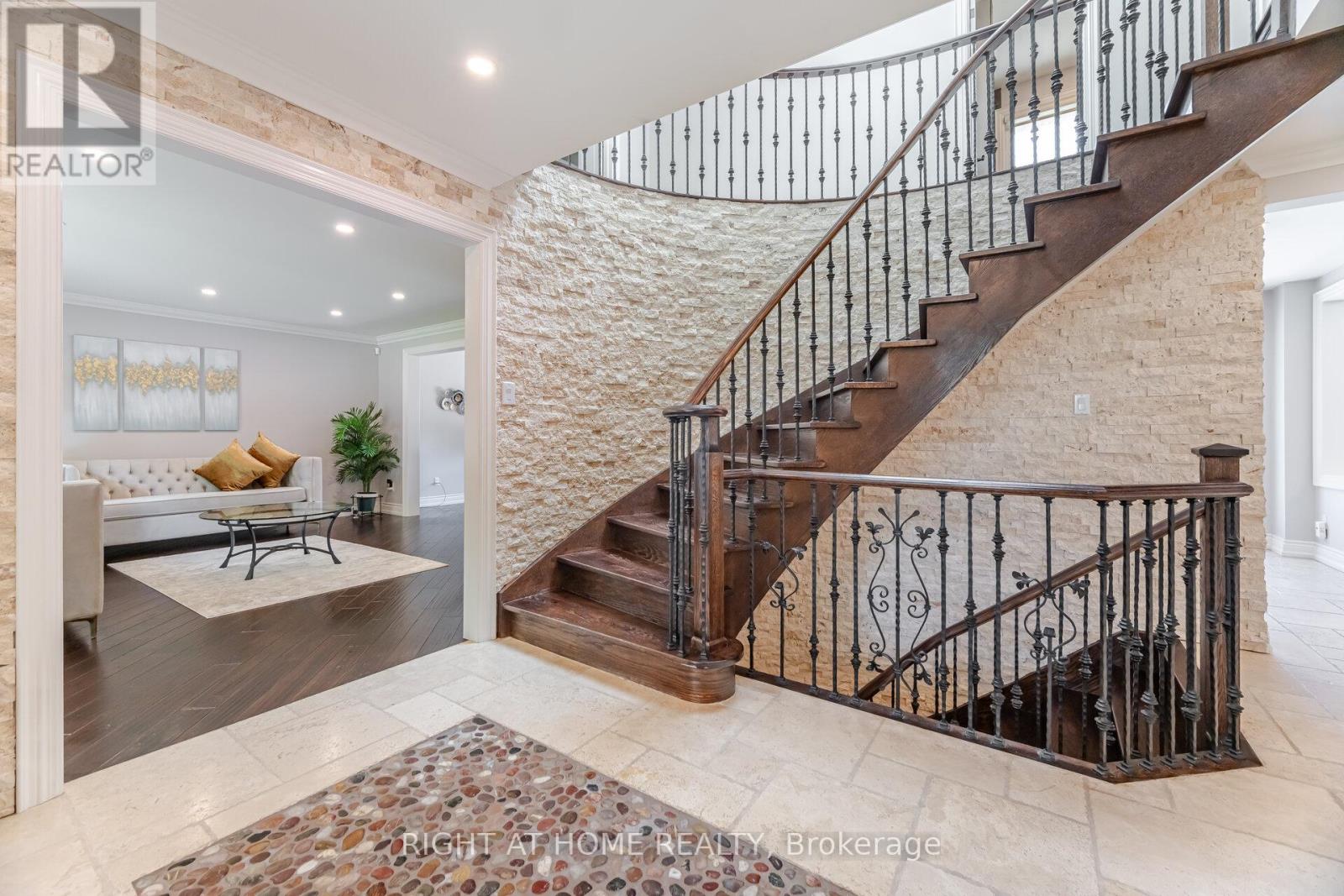 2579 Kenna Court, Mississauga (Sheridan), Ontario  L5K 2K4 - Photo 22 - W12226367