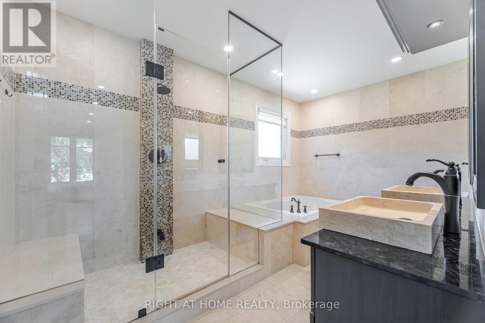 2579 Kenna Court, Mississauga (Sheridan), Ontario  L5K 2K4 - Photo 27 - W12226367