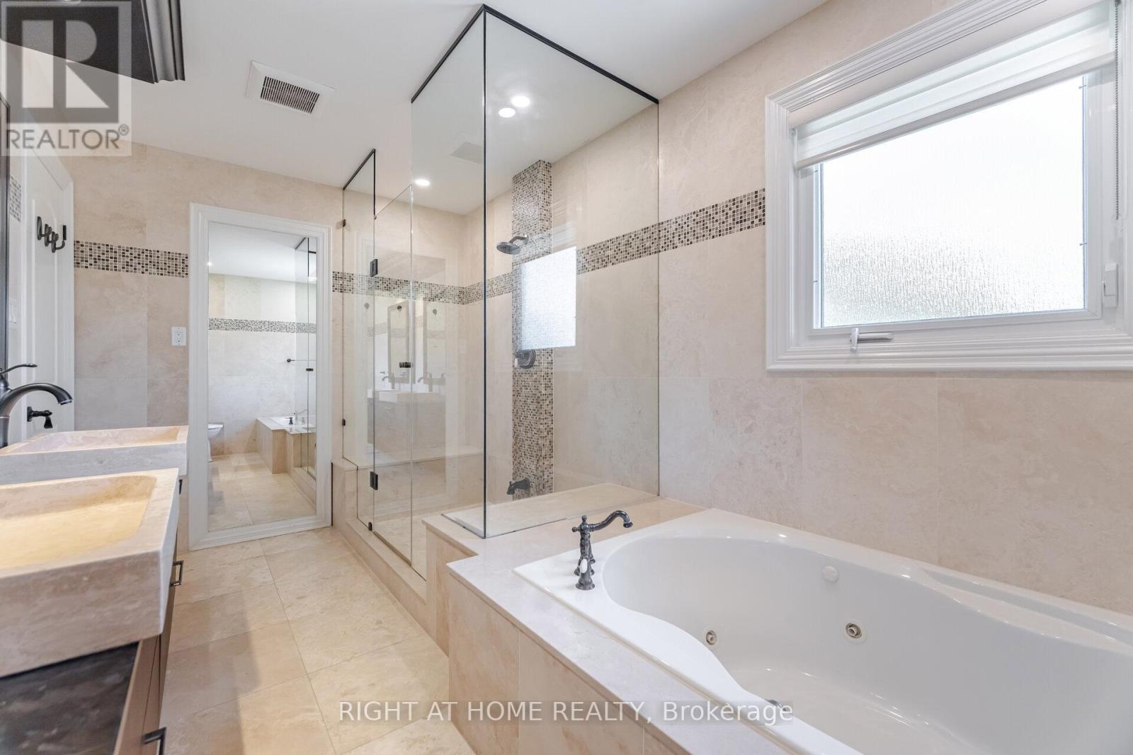 2579 Kenna Court, Mississauga (Sheridan), Ontario  L5K 2K4 - Photo 29 - W12226367